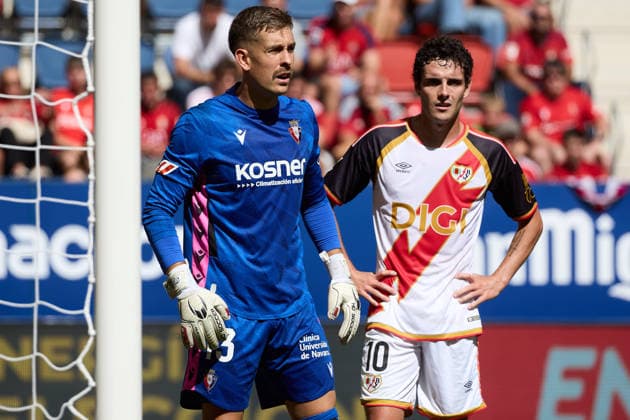 LaLiga EASports 2026 27 CA Osasuna v Rayo Vallecano Aitor Fernandez (13. OSA) (L) and Sergio Camello (10. RAY) (R) during the football match of LaLiga EA Sports between CA Osasuna and Rayo Vallecano played at El Sadar stadium in Pamplona (Spain) on Sep 19 2026. Credit: Inigo Alzugaray Agencia LOF Pamplona LaLiga EASports 2026 27 CA Osasuna v Rayo Vallecano Copyright: xINIGOxALZUGARAYx