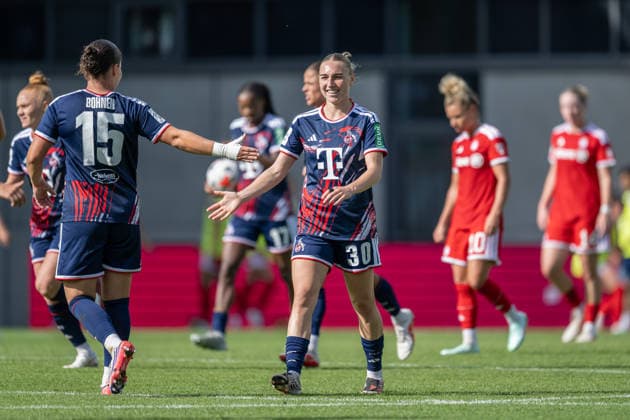Amelie Bohnen (1. FC Koeln, 15) und Sophie Nachtigall (1. FC Koeln, 30) freuen sich ueber das Tor zum 3:2 - Anschluss durch Beke Sterner (1. FC Koeln, 37) - nicht im Bild GER, FC Bayern Muenchen Frauen vs. 1. FC Koeln, Fussball, Google Pixel Frauen-Bundesliga, 5. Spieltag, Saison 2026 2027, 19.09.2026 (DFL DFB REGULATIONS PROHIBIT ANY USE OF PHOTOGRAPHS as IMAGE SEQUENCES and or QUASI-VIDEO). Foto: HMB Media Heike Feiner Copyright: HMBxMedia HeikexFeiner