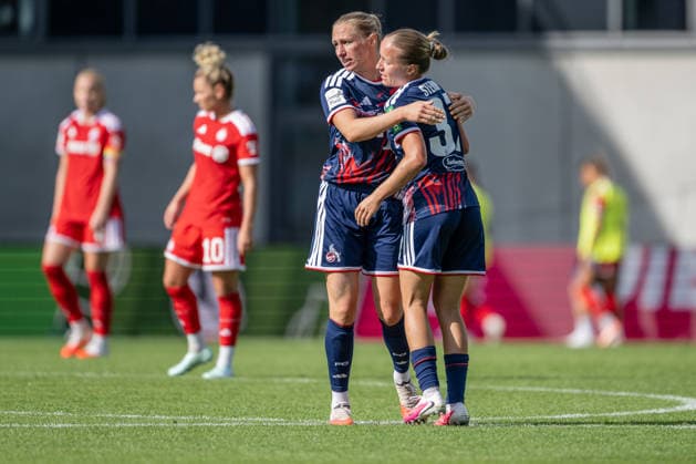 Pauline Bremer (1. FC Koeln, 09) bejubelt mit Beke Sterner (1. FC Koeln, 37) deren Tor zum 3:2 - Anschluss GER, FC Bayern Muenchen Frauen vs. 1. FC Koeln, Fussball, Google Pixel Frauen-Bundesliga, 5. Spieltag, Saison 2026 2027, 19.09.2026 (DFL DFB REGULATIONS PROHIBIT ANY USE OF PHOTOGRAPHS as IMAGE SEQUENCES and or QUASI-VIDEO). Foto: HMB Media Heike Feiner Copyright: HMBxMedia HeikexFeiner