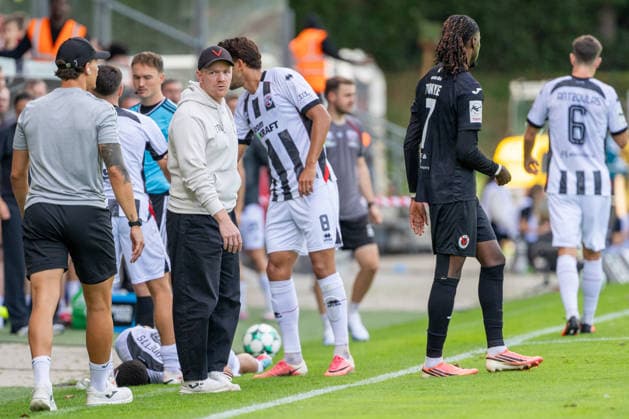 Marian Wilhelm (Viktoria Köln, Trainer) blickt sich um, Fredrik Carlsen (FC Ingolstadt 04, 08), Yannick Tonye (Viktoria Köln, 07) FC Viktoria Köln vs. FC Ingolstadt 04, Fussball, 3.Liga, 7.Spieltag, Saison 2026 27, 19.09.2026, DFL REGULATIONS PROHIBIT ANY USE OF PHOTOGRAPHS AS IMAGE SEQUENCES AND OR QUASI-VIDEO, FC Viktoria Köln vs. FC Ingolstadt 04, Fussball, 3.Liga, 7.Spieltag, Saison 2026 27, 19.09.2026 Köln Copyright: xEibner-Pressefoto LukasxBaldygax EP_LBA