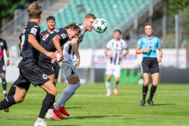 Tobias Eisenhuth (Viktoria Köln, 06) mit dem Kopf vor Lars Lokotsch (FC Ingolstadt 04, 13), Zweikampf FC Viktoria Köln vs. FC Ingolstadt 04, Fussball, 3.Liga, 7.Spieltag, Saison 2026 27, 19.09.2026, DFL REGULATIONS PROHIBIT ANY USE OF PHOTOGRAPHS AS IMAGE SEQUENCES AND OR QUASI-VIDEO, FC Viktoria Köln vs. FC Ingolstadt 04, Fussball, 3.Liga, 7.Spieltag, Saison 2026 27, 19.09.2026 Köln Copyright: xEibner-Pressefoto LukasxBaldygax EP_LBA