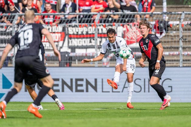 Meiko Sponsel (Viktoria Köln, 19), Nishan Velupillay (FC Ingolstadt 04, 28) mit einem Schuss auf das Tor, Tobias Eisenhuth (Viktoria Köln, 06) kommt zu spaet, Torschuss, Zweikampf FC Viktoria Köln vs. FC Ingolstadt 04, Fussball, 3.Liga, 7.Spieltag, Saison 2026 27, 19.09.2026, DFL REGULATIONS PROHIBIT ANY USE OF PHOTOGRAPHS AS IMAGE SEQUENCES AND OR QUASI-VIDEO, FC Viktoria Köln vs. FC Ingolstadt 04, Fussball, 3.Liga, 7.Spieltag, Saison 2026 27, 19.09.2026 Köln Copyright: xEibner-Pressefoto LukasxBaldygax EP_LBA