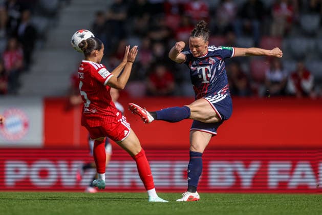 GER, München, FC Bayern München vs FC Köln, Google Pixel Frauen Bundesliga, Fussball, DFB, Spielzeit 2026 2027, FC Bayern Campus, 5. Spieltag im Bild v.l.: Kassandra Potsi (FC Bayern München Frauen 6), Marina Hegering (FC Köln Frauen 33) DFB DFL REGULATIONS PROHIBIT ANY USE OF PHOTOGRAPHS AS IMAGE SEQUENCES AND OR QUASI-VIDEO, 19.09.2026 Copyright: HMBxMedia HendrikxHamelau