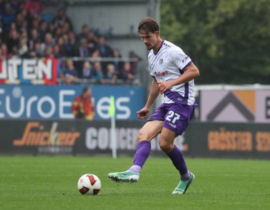 Robin Fabinski (VfL Osnabrueck) Fussball, Herren, Saison 2026 2027, 2.BL, Holstein Stadion, Holstein Kiel gegen VfL Osnabrueck, 1-1 DFL REGULATIONS PROHIBIT ANY USE OF PHOTOGRAPHS AS IMAGE SEQUENCES AND OR QUASI-VIDEO.
