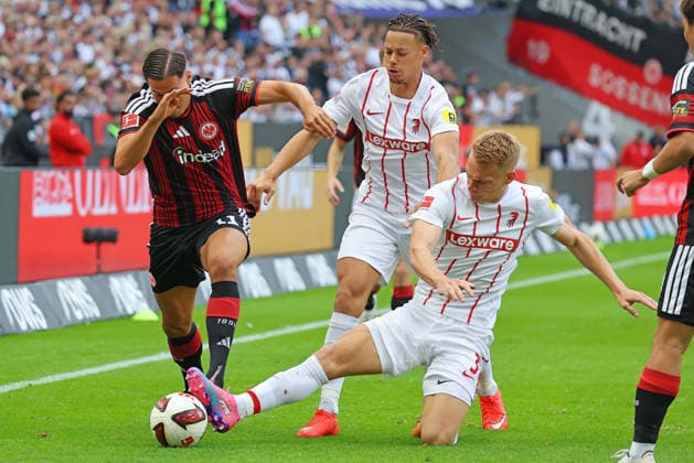 Frankfurt, Deutschland 19. September 2026: 1. BL - 2026 2027 - Sp. 4 - Eintracht Frankfurt gegen SC Freiburg Im Bild: v. li. im Zweikampf Younes Ebnoutalib (Frankfurt) gegen Philipp Lienhart (SCF). DFL DFB regulations prohibit any use of photographs as image sequences and or quasi-video Deutsche Bank Park Hessen Copyright: xFotostandx xRacochax