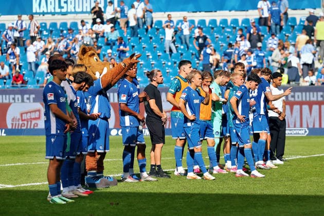 Der KSC enttaeuscht auf dem Spielfeld mit verlorenem Spiel 0:1 GER, SC Karlsruhe - FC Nürnberg Fussball 6.Spieltag Spielzeit 2026 2027 2.Bundesliga 19.09.2026 (DFL DFB REGULATIONS PROHIBIT ANY USE OF PHOTOGRAPHS as IMAGE SEQUENCES and or QUASI-VIDEO). GER SC Karlsruhe - FC NÂ¸rnberg Fussball 6.Spieltag Spielzeit 2026 2027 19.09.2026 Copyright: xEibner-Pressefoto JoergxHirschx EP_JHH