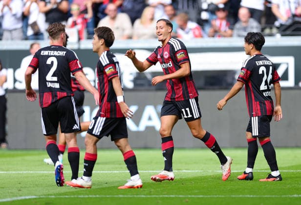 19.09.2026, Fussball Bundesliga, Eintracht Frankfurt - SC Freiburg, v.l., Torjubel zum 1:0 durch Younes Ebnoutalib (Eintracht Frankfurt), Goal celebration, celebrate the goal DFL DFB REGULATIONS PROHIBIT ANY USE OF PHOTOGRAPHS AS IMAGE SEQUENCES AND OR QUASI-VIDEO. xdcx Copyright: HMBxMedia Claus