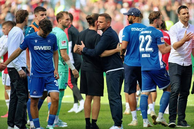 Maximillian Senft (Cheftrainer, SC Karlsruhe)enttaeuscht auf dem Spielfeld nach dem verlorenem 0:1. GER, SC Karlsruhe - FC Nürnberg Fussball 6.Spieltag Spielzeit 2026 2027 2.Bundesliga 19.09.2026 (DFL DFB REGULATIONS PROHIBIT ANY USE OF PHOTOGRAPHS as IMAGE SEQUENCES and or QUASI-VIDEO). GER SC Karlsruhe - FC NÂ¸rnberg Fussball 6.Spieltag Spielzeit 2026 2027 19.09.2026 Copyright: xEibner-Pressefoto JoergxHirschx EP_JHH