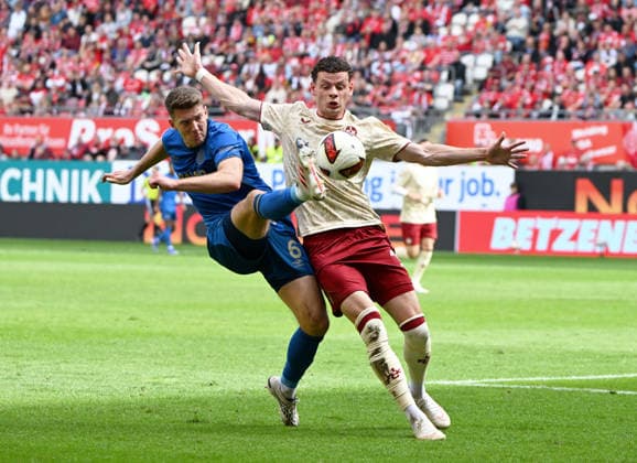 Fussball - 2. Bundesliga - Saison 2026 27 1. FC Kaiserslautern 19.09.2026 Fritz-Walter-Stadion 1. FC Kaiserslautern (fck) - Eintracht Braunschweig (bs) 1:0 Florian FLICK (Eintracht Braunschweig), li - Erencan YARDIMCI (1. FC Kaiserslautern) 1. FC Kaiserslautern