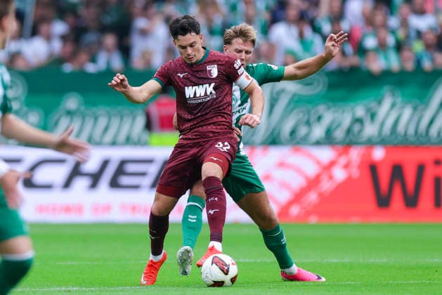 Sport Bilder des Tages Fabian Rieder (FC Augsburg) und Niclas Fuellkrug (Werder Bremen) kaempfen um den Ball waehrend des spiels der 1. Bundesliga zwischen SV Werder Bremen und FC Augsburg, Weserstadion am 19. September 2026 in Bremen, Deutschland. (Foto von Marco Steinbrenner DeFodi Images) +++ Fabian Rieder (FC Augsburg) und Niclas Fuellkrug (Werder Bremen) battle for the ball during the Bundesliga match between SV Werder Bremen and FC Augsburg at Weserstadion on September 19, 2026 in Bremen, Germany. (Photo by Marco Steinbrenner DeFodi Images) DFB DFL REGULATIONS PROHIBIT ANY USE OF PHOTOGRAPHS AS IMAGE SEQUENCES AND OR QUASI-VIDEO. (Photo by Marco Steinbrenner DeFodi Images) -