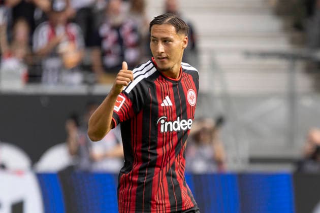 1. Fussball Bundesliga: Eintracht Frankfurt - SC Freiburg, 19.09.2026 Younes Ebnoutalib (Eintracht Frankfurt 11) erzielte das Tor den Treffer zum 1:0 und zeigt Daumen hoch, Freisteller, Portrait Porträt, Eintracht Frankfurt - SC Freiburg, Frankfurt, Deutsche Bank Park, 19.9.2026 Copyright: xBEAUTIFULxSPORTS Gawlikx
