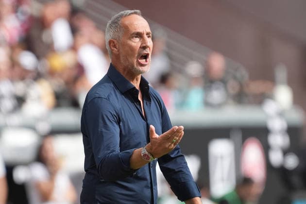 Trainer Adi Hütter (Eintracht Frankfurt) treibt seine Mannschaft an - 19.09.2026 Bundesliga, Saison 26 27: Eintracht Frankfurt vs. SC Freiburg, Deutsche Bank Park, 4. Spieltag