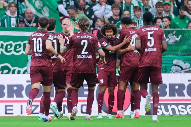 Robin Fellhauer (FC Augsburg) bejubelt seinen Treffer mit den Teamkollegen waehrend des spiels der 1. Bundesliga zwischen SV Werder Bremen und FC Augsburg, Weserstadion am 19. September 2026 in Bremen, Deutschland. (Foto von Marco Steinbrenner DeFodi Images) +++ Robin Fellhauer (FC Augsburg) celebrates his goal with teammates during the Bundesliga match between SV Werder Bremen and FC Augsburg at Weserstadion on September 19, 2026 in Bremen, Germany. (Photo by Marco Steinbrenner DeFodi Images) DFB DFL REGULATIONS PROHIBIT ANY USE OF PHOTOGRAPHS AS IMAGE SEQUENCES AND OR QUASI-VIDEO. (Photo by Marco Steinbrenner DeFodi Images) -