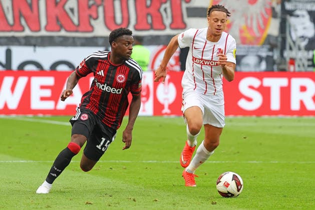 Frankfurt, Deutschland 19. September 2026: 1. BL - 2026 2027 - Sp. 4 - Eintracht Frankfurt gegen SC Freiburg Im Bild: v. li. im Zweikampf Noel Aseko (Frankfurt) gegen Derry Scherhant (SCF). DFL DFB regulations prohibit any use of photographs as image sequences and or quasi-video Deutsche Bank Park Hessen Copyright: xFotostandx xRacochax