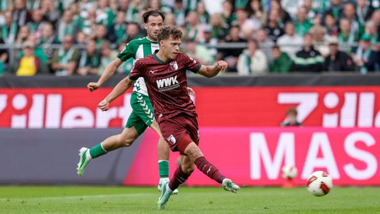 Torschütze Robin Fellhauer (FC Augsburg, 19) erzielt das Tor zum 0:1, Treffer, Highlight, Torerfolg, DIE DFL-RICHTLINIEN UNTERSAGEN JEGLICHE NUTZUNG VON FOTOS ALS SEQUENZBILDER UND ODER VIDEOÄHNLICHE FOTOSTRECKEN. DFL REGULATIONS PROHIBIT ANY USE OF PHOTOGRAPHS AS IMAGE SEQUENCES AND OR QUASI-VIDEO., 19.09.2026, Bremen (Deutschland), Fussball, Bundesliga, SV Werder Bremen - FC Augsburg