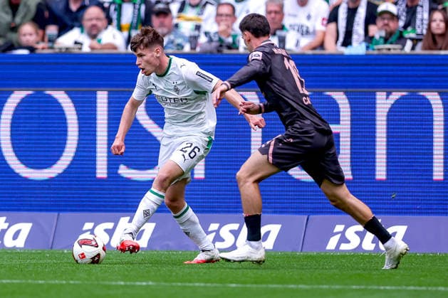 19.09.2026, Fußball, Borussia Mönchengladbach - 1. FSV Mainz 05, 1. Fußball Bundesliga, 4.Spieltag, Ista-Borussia-Park, Saison 2026 27: Lukas Ullrich (Borussia Mönchengladbach 26) im Zweikampf gegen Anthony Caci (1.FSV Mainz 05 19) DFB regulations prohibit any use of photographs as image sequences and or quasi-video. Nordrhein-Westfalen Deutschland
