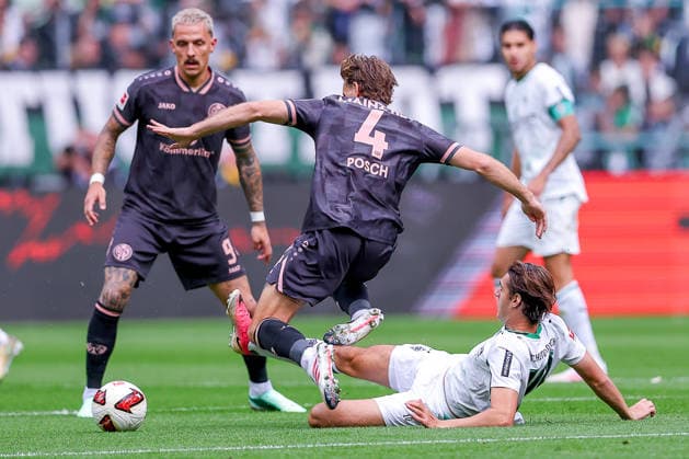 19.09.2026, Fußball, Borussia Mönchengladbach - 1. FSV Mainz 05, 1. Fußball Bundesliga, 4.Spieltag, Ista-Borussia-Park, Saison 2026 27: Stefan Posch (1.FSV Mainz 05 04) im Zweikampf gegen Florian Neuhaus (Borussia Mönchengladbach 10) DFB regulations prohibit any use of photographs as image sequences and or quasi-video. Nordrhein-Westfalen Deutschland