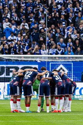 1. Fußball Bundesliga: Hamburger SV - 1. FC Köln; 19.09.2026 1. FC Köln im Teamkreis bis zum Spielbeginn. 1. Fußball Bundesliga 4. Spieltag: Hamburger SV - 1. FC Köln; Volksparkstadion, Hamburg; 19.09.2026 DFL regulations prohibit any use of photographs as image sequences and or quasi video. Copyright: xBEAUTIFULxSPORTS Buriakovx