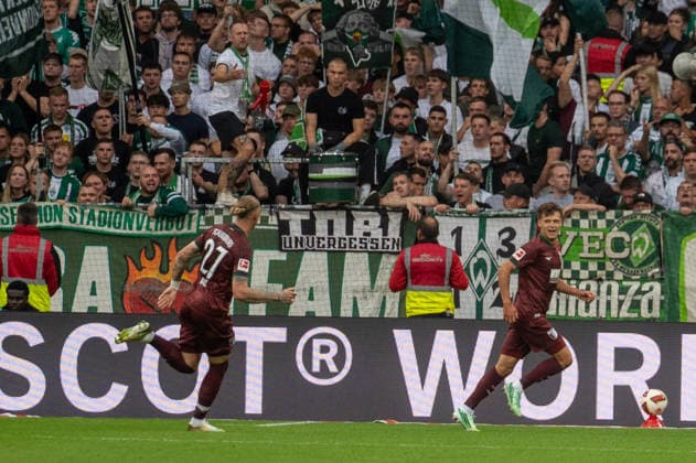 Deutschland: Fussball 1. Bundesliga, 4. Spieltag 2026 2027, Werder Bremen - FC Augsburg am 19.09.2026 in Bremen (Weserstadion): Tor zum 0:1 Robin Fellhauer (FC Augsburg, 19) Jubel, Freude, Torjubel, Emotionen Copyright: xSvenxHeidmannx