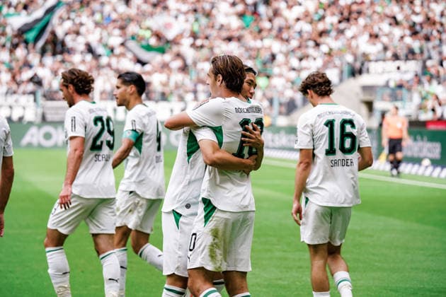 Deutschland: Fussball Saison 2026 2027 , 1. Bundesliga , 4. Spieltag , Borussia Mönchengladbach vs. 1. FSV Mainz 05 - ista-Borussia-Park (Mönchengladbach) : Gladbacher Mannschaft jubelt zum 1:0, Tor, Torjubel, Jubel, Freude, Emotionen Mönchengladbach ista-Borussia-Park Deutschland Germany Copyright: xBennetxLongx