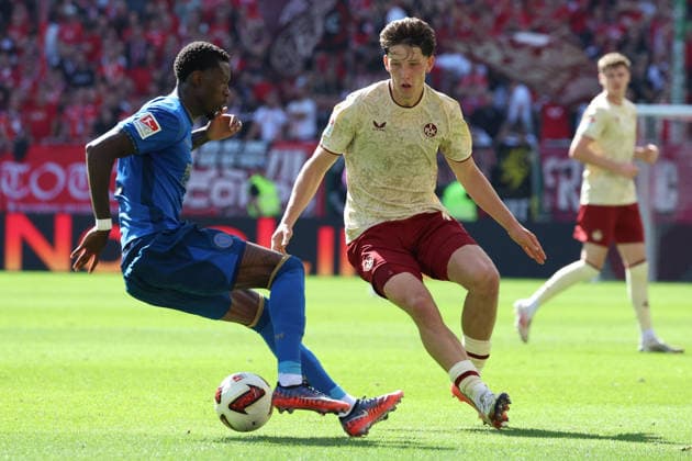19.09.2026, xrekx, Fussball 2.Bundesliga, 1.FC Kaiserslautern - Eintracht Braunschweig v.l. Aaron Opoku (Eintracht Braunschweig) Leon Robinson (1.FC Kaiserslautern) Zweikampf, Aktion, action, battle for the ball (DFL DFB REGULATIONS PROHIBIT ANY USE OF PHOTOGRAPHS as IMAGE SEQUENCES and or QUASI-VIDEO) Kaiserslautern