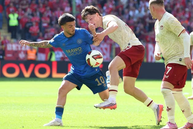 19.09.2026, xrekx, Fussball 2.Bundesliga, 1.FC Kaiserslautern - Eintracht Braunschweig v.l. Samuele Di Benedetto (Eintracht Braunschweig) Leon Robinson (1.FC Kaiserslautern) Zweikampf, Aktion, action, battle for the ball (DFL DFB REGULATIONS PROHIBIT ANY USE OF PHOTOGRAPHS as IMAGE SEQUENCES and or QUASI-VIDEO) Kaiserslautern