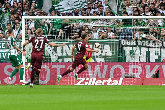 1. Bundesliga: SV Werder Bremen - FC Augsburg am 19.09.2026 im Weserstadion in Bremen Tor zum 0:1. Torschuetze Torschütze Robin Fellhauer (Augsburg) mit dem Treffer zum 0:1.