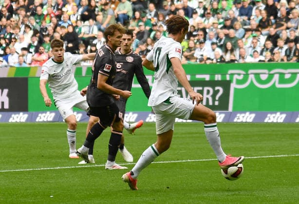 19.09.2026, xhbx, Fussball 1.Bundesliga, Borussia Moenchengladbach - 1.FSV Mainz 05 v.l. Goal scored, Tor zum 1:0 durch Florian Neuhaus (Borussia Mönchengladbach) (DFL DFB REGULATIONS PROHIBIT ANY USE OF PHOTOGRAPHS as IMAGE SEQUENCES and or QUASI-VIDEO) Moenchengladbach