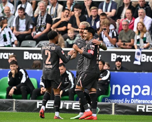 19.09.2026; Moenchengladbach; Fussball, Herren, Saison 2026 2027, Borussia Moenchengladbach vs. 1. FSV Mainz 05 Torjubel Mainz nach dem Tor zum 1-1 bei v. li. Phillipp Mwene (Mainz), Torschuetze Phillip Tietz (Mainz), Nadiem Amiri (Mainz) DFL regulations prohibit any use of photographs as image sequences and or quasi-video. ista-Borussia-Park Nordrhein-Westfalen Deutschland