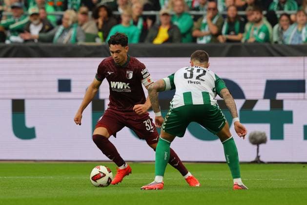 19.09.26, GER, Fussball, 1.FBL Männer, 4. Spieltag, Saison2026 2027, SV Werder Bremen vs. FC Augsburg Fabian Rieder (FC Augsburg 32) im Zweikampf gegen Marco Friedl (SV Werder Bremen 32) Bremen Weserstadion Bremen Germany Copyright: xnordphotoxGmbHx xTauchnitzx