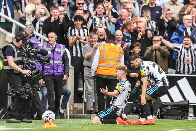 Premier League Newcastle Untied v Hull City Lewis Hall of Newcastle United celebrates his goal to make it 2-0 during the Premier League match Newcastle Untied vs Hull City at St. James s Park, Newcastle, United Kingdom on 19 September 2026 (Photo by Alfie Cosgrove News Images) Newcastle St. James s Park Tyne and Wear United Kingdom Copyright: xAlfiexCosgrove NewsxImagesx