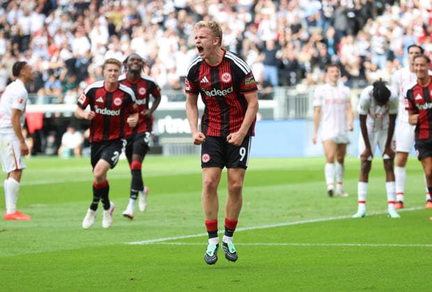 19.09.2026, Fussball Bundesliga, Eintracht Frankfurt - SC Freiburg, v.l., Torjubel zum 2:1 durch Jonathan Burkardt (Eintracht Frankfurt), Goal celebration, celebrate the goal DFL DFB REGULATIONS PROHIBIT ANY USE OF PHOTOGRAPHS AS IMAGE SEQUENCES AND OR QUASI-VIDEO. xdcx Copyright: HMBxMedia Claus