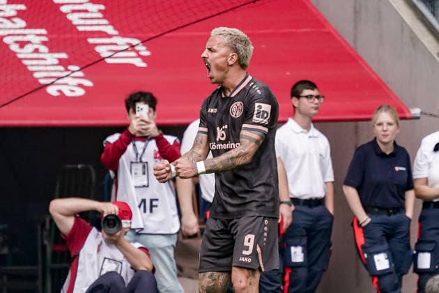 Deutschland: Fussball Saison 2026 2027 , 1. Bundesliga , 4. Spieltag , Borussia Mönchengladbach vs. 1. FSV Mainz 05 - ista-Borussia-Park (Mönchengladbach) : Phillip Tietz (1. FSV Mainz 05, 9) Tor, Torjubel, Jubel, Freude, Emotionen, Tor und Torjubel zum 1:1 Mönchengladbach ista-Borussia-Park Deutschland Germany Copyright: xBennetxLongx