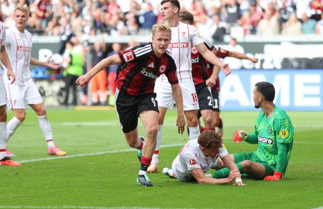 19.09.2026, Fussball Bundesliga, Eintracht Frankfurt - SC Freiburg, v.l., Torjubel zum 2:1 durch Jonathan Burkardt (Eintracht Frankfurt), Goal celebration, celebrate the goal DFL DFB REGULATIONS PROHIBIT ANY USE OF PHOTOGRAPHS AS IMAGE SEQUENCES AND OR QUASI-VIDEO. xdcx Copyright: HMBxMedia Claus