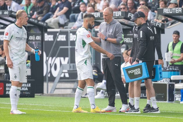 Jan Moritz Lichte (Borussia Moenchengladbach, Interimstrainer) im Gespraech mit Franck Honorat (Borussia Moenchengladbach, 09). Daneben Isac Lidberg (Borussia Moenchengladbach, 03). Borussia Moenchengladbach vs. 1. FSV Mainz 05, Fussball, 1. Bundesliga, 04. Spieltag, Saison 2026 2027, 19.09.2026 DFL DFB Regulations prohibit any use of Photographs as image sequences and or Quasivideo Borussia Moenchengladbach vs. 1. FSV Mainz 05, Fussball, 1. Bundesliga, 04. Spieltag, Saison 2026 2027, 19.09.2026 Moenchengladbach Copyright: xEibner-Pressefoto ThomasxHaeslerx EP_THR
