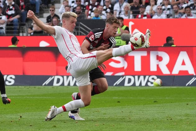 Chance für Matthias Ginter (SC Freiburg, 28) gegen Elias Baum (Eintracht Frankfurt) - 19.09.2026 Bundesliga, Saison 26 27: Eintracht Frankfurt vs. SC Freiburg, Deutsche Bank Park, 4. Spieltag