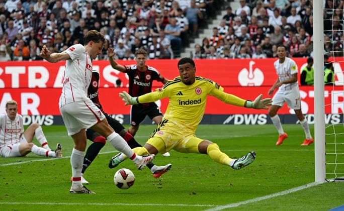 19.09.2026, xjhx, Fussball 1.Bundesliga, Eintracht Frankfurt - SC Freiburg v.l. Maximilian Eggestein (SC Freiburg), Noah Atubolu (Eintracht Frankfurt) (DFL DFB REGULATIONS PROHIBIT ANY USE OF PHOTOGRAPHS as IMAGE SEQUENCES and or QUASI-VIDEO) Frankfurt am Main