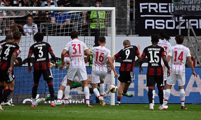 19.09.2026, xjhx, Fussball 1.Bundesliga, Eintracht Frankfurt - SC Freiburg v.l. Jonathan Jonny Burkardt (Eintracht Frankfurt) Goal scored, erzielt das Tor zum 2:1 (DFL DFB REGULATIONS PROHIBIT ANY USE OF PHOTOGRAPHS as IMAGE SEQUENCES and or QUASI-VIDEO) Frankfurt am Main