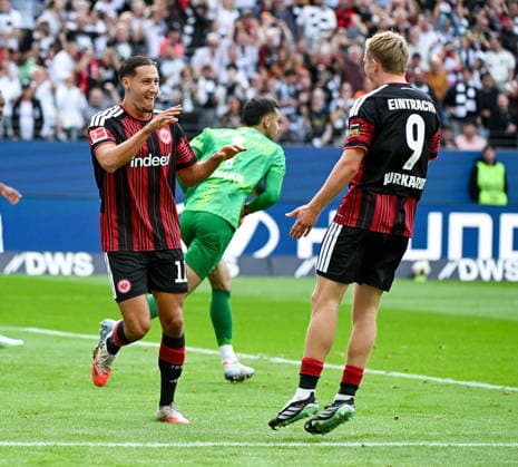 19.09.2026, xpsx, Fussball 1.Bundesliga, Eintracht Frankfurt - SC Freiburg v.l. celebrate the goal, Torjubel zum 1:0 torschütze Younes Ebnoutalib (Eintracht Frankfurt), Jonathan Jonny Burkardt (Eintracht Frankfurt) (DFL DFB REGULATIONS PROHIBIT ANY USE OF PHOTOGRAPHS as IMAGE SEQUENCES and or QUASI-VIDEO) emspor Frankfurt