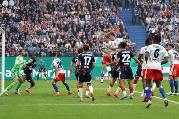 2026.09.19 xfsx Fussball 1. Bundesliga Hamburger Sportverein - 1.FC Koeln v.l. Der HSV feiert das 1:0 durch Nicolas Capaldo (Hamburger SV, 24) (DFL DFB regulations prohibit any use of photographs as image sequences and or quasi-video. Copyright: HMBxMedia FernandoxSoares