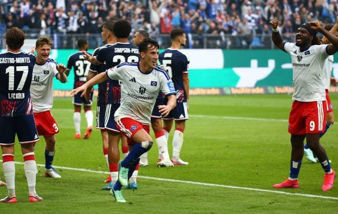 19.09.2026, xcex, GER, Hamburg, Volksparkstadion, 1. Bundesliga, Saison 2026 2027, Spieltag 4, HSV, FC, Hamburger SV - 1. FC Koeln, Torjubel, Jubel, Goal celebration, Nicolas Capaldo HSV) erzielt das Tor per Kopfball zum 1:0, jubelt mit Teamkollegen Fabio Viera, Terem Moffi (HSV) DFL regulations prohibit any use of photographs as image sequences and or quasi-video