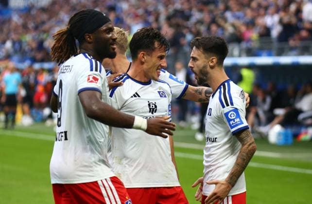 19.09.2026, xcex, GER, Hamburg, Volksparkstadion, 1. Bundesliga, Saison 2026 2027, Spieltag 4, HSV, FC, Hamburger SV - 1. FC Koeln, Torjubel, Jubel, Goal celebration, Nicolas Capaldo HSV) erzielt das Tor per Kopfball zum 1:0, jubelt mit Teamkollegen Fabio Viera, Terem Moffi (HSV) DFL regulations prohibit any use of photographs as image sequences and or quasi-video