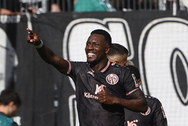 19.09.2026, xhbx, Fussball 1.Bundesliga, Borussia Moenchengladbach - 1.FSV Mainz 05 v.l. Torjubel, Goal celebration, celebrate the goal 1:2 durch Sheraldo Becker (FSV Mainz 05) (DFL DFB REGULATIONS PROHIBIT ANY USE OF PHOTOGRAPHS as IMAGE SEQUENCES and or QUASI-VIDEO) Moenchengladbach
