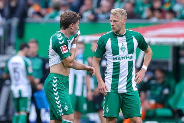 Ivan San Jose Cantalejo Chuki (Werder Bremen) und Marco Gruell (Werder Bremen) schauen enttaeuscht waehrend des spiels der 1. Bundesliga zwischen SV Werder Bremen und FC Augsburg, Weserstadion am 19. September 2026 in Bremen, Deutschland. (Foto von Marco Steinbrenner DeFodi Images) +++ Ivan San Jose Cantalejo Chuki (Werder Bremen) und Marco Gruell (Werder Bremen) look dejected during the Bundesliga match between SV Werder Bremen and FC Augsburg at Weserstadion on September 19, 2026 in Bremen, Germany. (Photo by Marco Steinbrenner DeFodi Images) DFB DFL REGULATIONS PROHIBIT ANY USE OF PHOTOGRAPHS AS IMAGE SEQUENCES AND OR QUASI-VIDEO. (Photo by Marco Steinbrenner DeFodi Images) -