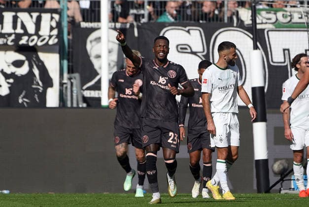 19.09.2026, xhbx, Fussball 1.Bundesliga, Borussia Moenchengladbach - 1.FSV Mainz 05 v.l. Torjubel, Goal celebration, celebrate the goal 1:2 durch Sheraldo Becker (FSV Mainz 05) (DFL DFB REGULATIONS PROHIBIT ANY USE OF PHOTOGRAPHS as IMAGE SEQUENCES and or QUASI-VIDEO) Moenchengladbach