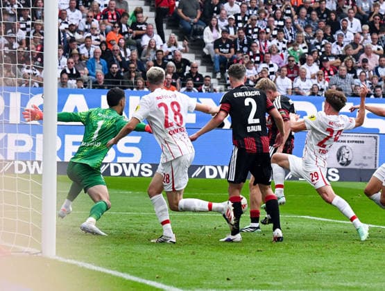 19.09.2026, xpsx, Fussball 1.Bundesliga, Eintracht Frankfurt - SC Freiburg v.l. tor zum 2:1 Mio Backhaus (SC Freiburg), Matthias Ginter (SC Freiburg), Elias Baum (Eintracht Frankfurt), torschütze Jonathan Jonny Burkardt (Eintracht Frankfurt), Philipp Treu (SC Freiburg) (DFL DFB REGULATIONS PROHIBIT ANY USE OF PHOTOGRAPHS as IMAGE SEQUENCES and or QUASI-VIDEO) emspor Frankfurt
