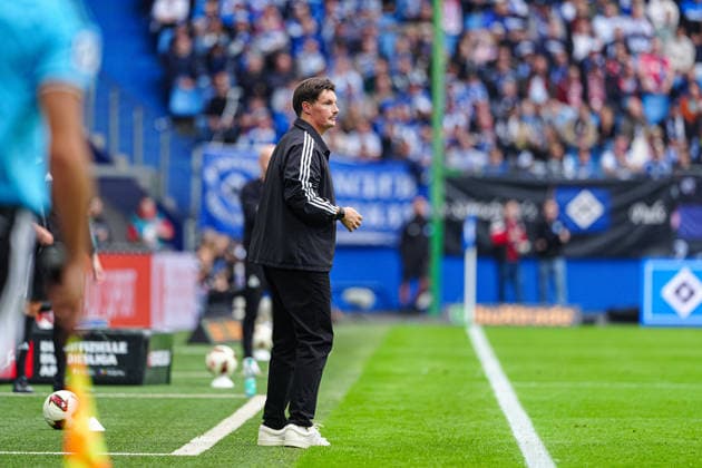 Merlin Polzin (Hamburger SV, Trainer) GER, Hamburger SV vs. 1. FC Köln, Fußball, 1. Bundesliga, Spieltag 04, Saison 2026 2027, 19.09.2026 DFL REGULATIONS PROHIBIT ANY USE OF PHOTOGRAPHS AS IMAGE SEQUENCES AND OR QUASI-VIDEO GER, Hamburger SV vs. 1. FC Köln, Fußball, 1. Bundesliga, Spieltag 04, Saison 2026 2027, 19.09.2026 Hamburg Copyright: xEibner-Pressefoto MarcelxvonxFehrnx EP_MFN