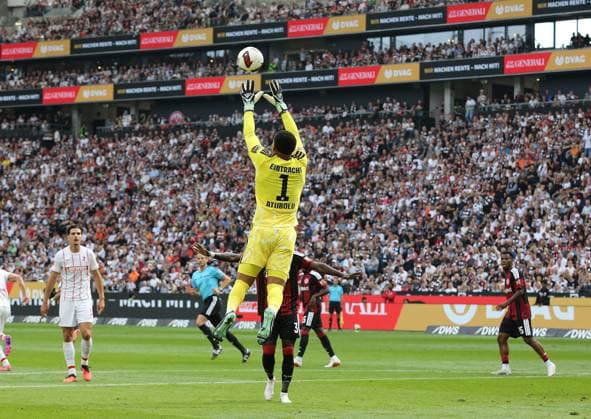 19.09.2026 xmgoodx Frankfurt am Main, Deutsche Bank Park Bundesliga Saison 2026 2027 Eintracht Frankfurt - SC Freiburg Torwart Noah Atubolu (1, Eintracht Frankfurt) fliegt zum Ball DFL DFB REGULATIONS PROHIBIT ANY USE OF PHOTOGRAPHS AS IMAGE SEQUENCES AND OR QUASI-VIDEO.