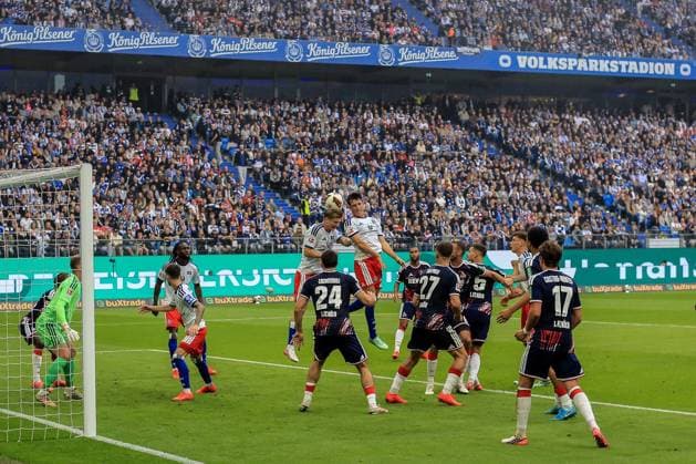 1:0 Tor durch Kopfball von Capaldo Nicolás Moller Wolfe David ( HSV ) Marvin Schwäbe ( Köln ) hat keine Chance Deutschland , Hamburg , Volksparkstadion , Fussball , 1 . Bundesliga , Hamburger SV - 1 FC Köln