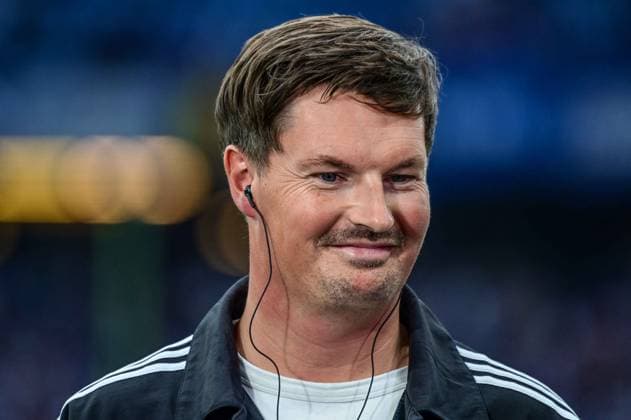 Trainer Merlin Polzin ( HSV ) lächelt Deutschland , Hamburg , Volksparkstadion , Fussball , 1 . Bundesliga , Hamburger SV - 1 FC Köln